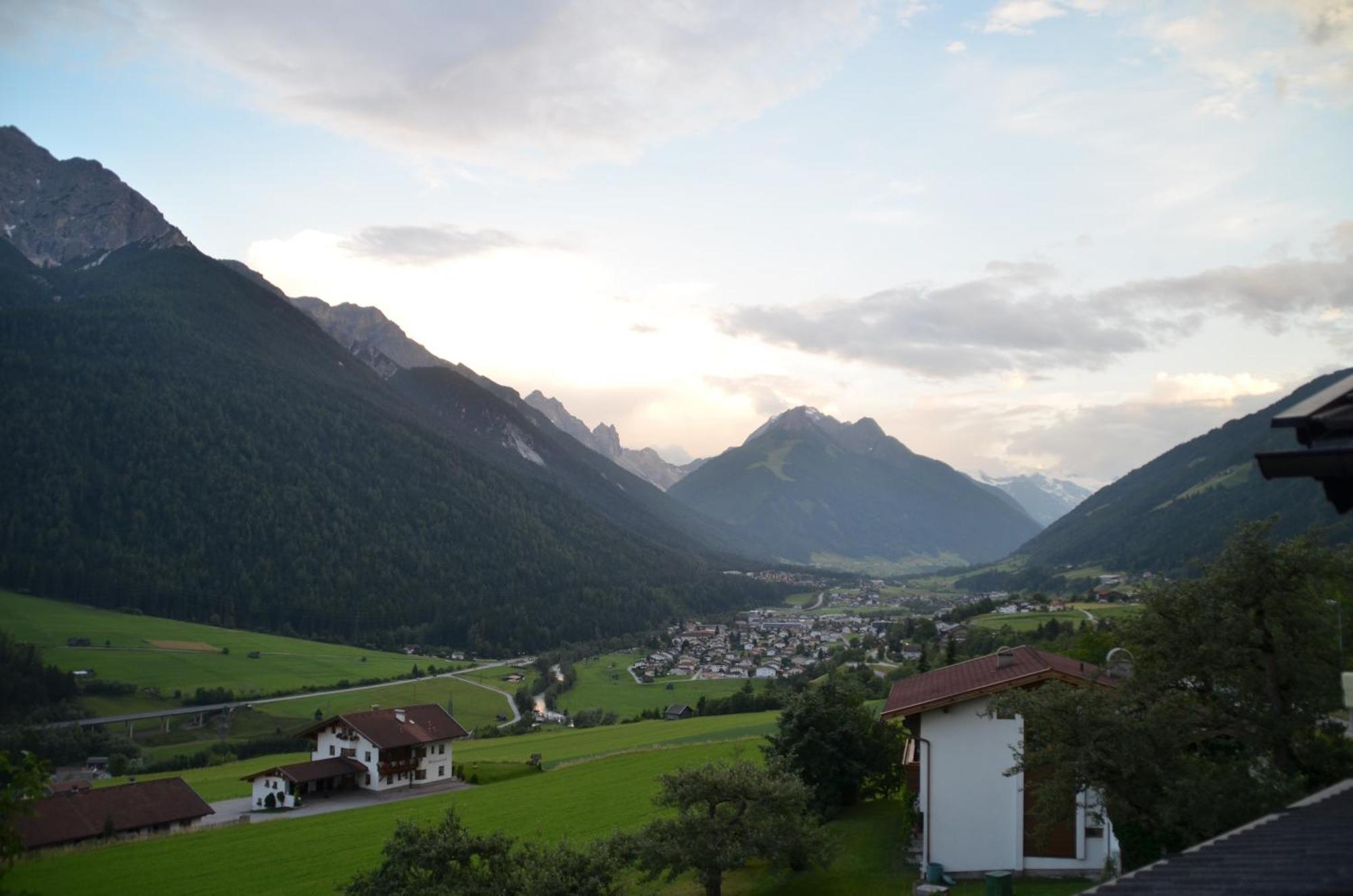 Pension Kirchbrugger Telfes im Stubai Exterior photo
