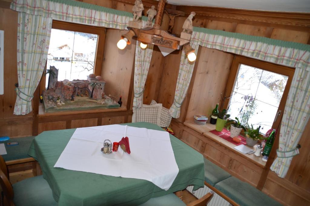 Pension Kirchbrugger Telfes im Stubai Exterior photo